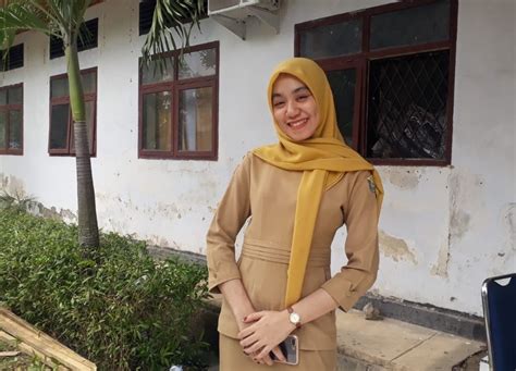 Ngewe Dengan Ibu Guru Montok Toge Binal .